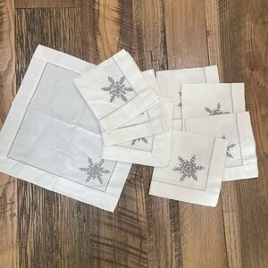 NEW 8 Restoration Hardware Christmas Linen Napkins